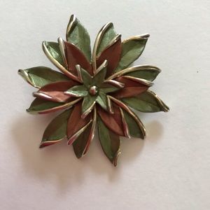 ❤️❤️❤️Modern Brooch Green/Brown/Silver Tones, 2” in diameter
